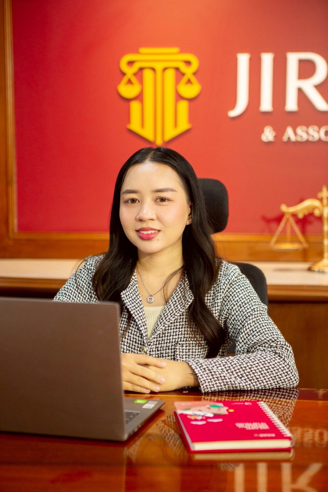 รูปพนักงานMs.Pornwadee03